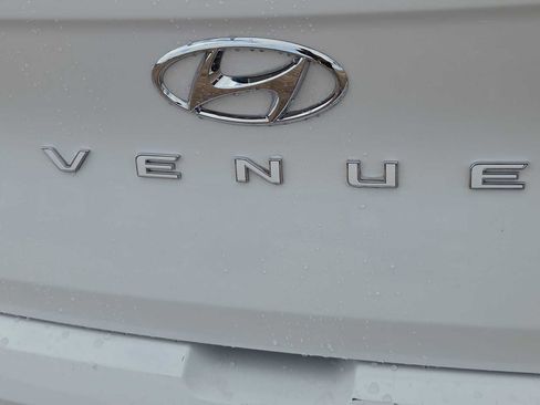 Used 2020 Hyundai Venue SE image 13