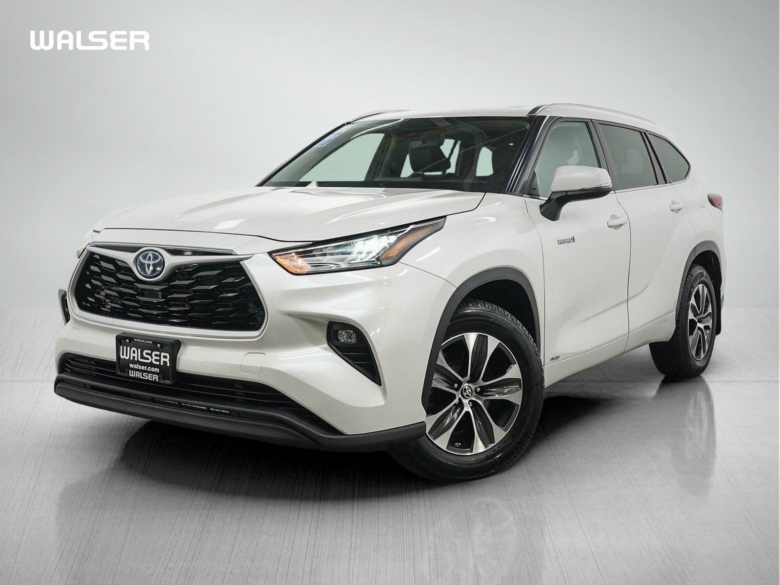 Used 2021 Toyota Highlander XLE AWD/4WD image 1