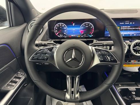 New 2025 Mercedes-Benz GLA 250 image 25