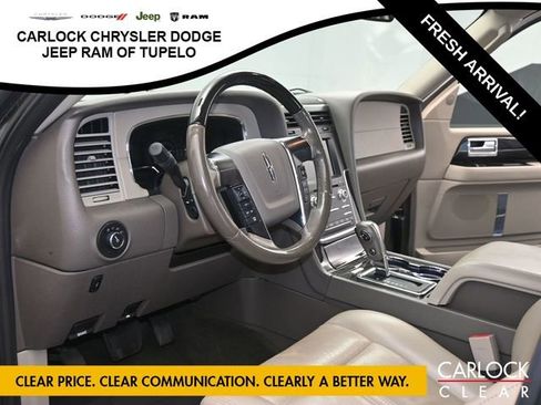 Used 2017 Lincoln Navigator Select image 12