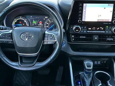 Used 2022 Toyota Highlander XLE image 14