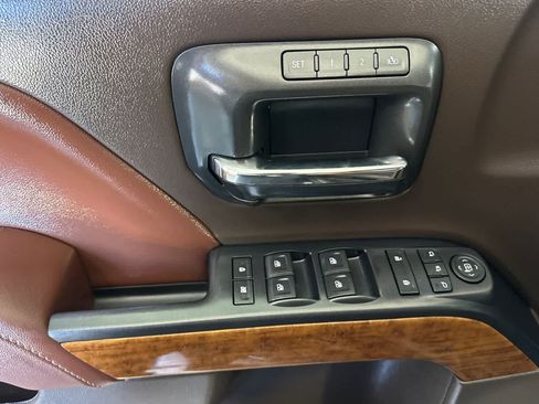 Used 2015 Chevrolet Silverado 1500 High Country w/ High Country Premium Package AWD/4WD image 13