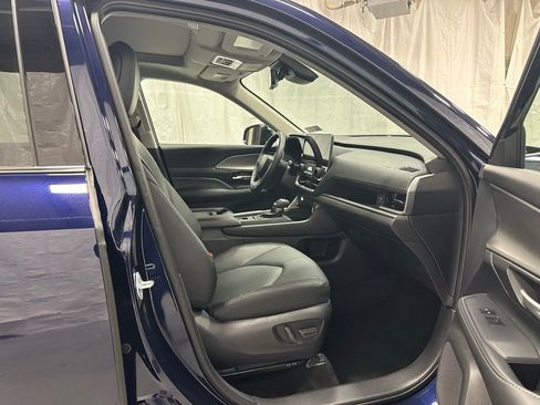 Used 2025 Toyota Grand Highlander XLE image 62