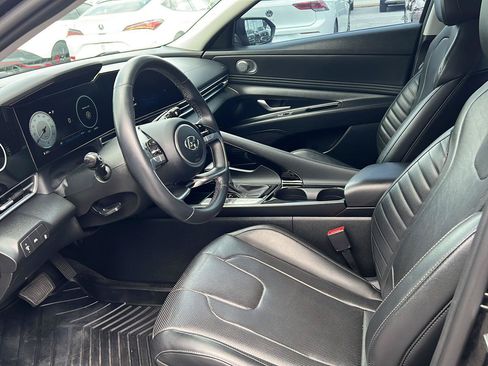 Certified 2022 Hyundai Elantra Limited FWD image 10