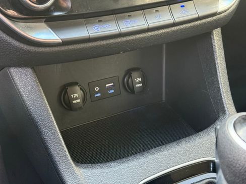 Used 2019 Hyundai Elantra GT image 16