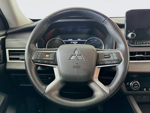 Used 2024 Mitsubishi Outlander SE Black Edition image 18