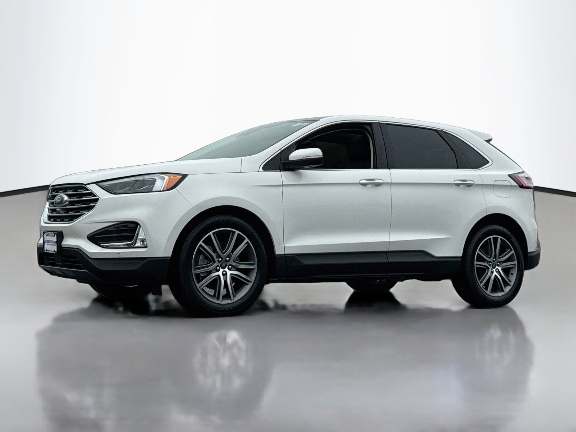 Used 2022 Ford Edge Titanium w/ Equipment Group 301A AWD/4WD image 3