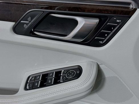 Certified 2025 Porsche Macan S image 11