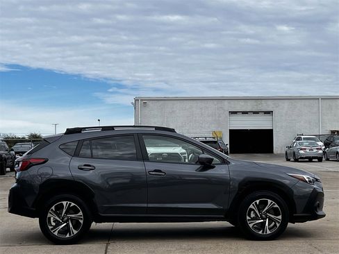 Used 2024 Subaru Crosstrek 2.0i Premium image 3
