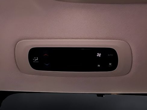 Used 2024 Chrysler Pacifica Touring-L FWD image 24