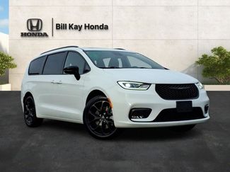 Used 2023 Chrysler Pacifica Limited w/ S Appearance Package video 1