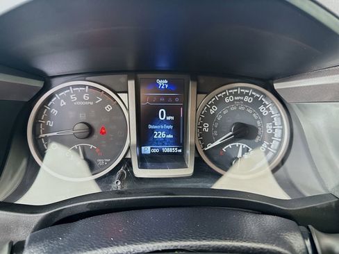 Used 2017 Toyota Tacoma SR5 w/ Tow Package RWD image 11