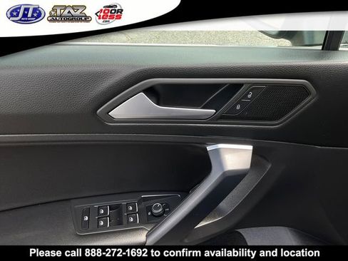 Used 2021 Volkswagen Tiguan SE image 11