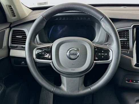 Used 2025 Volvo XC90 B5 Core image 18
