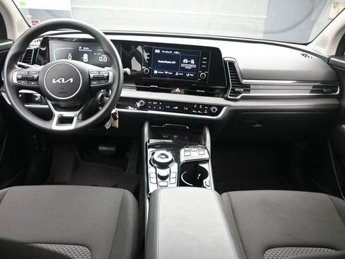 Used 2025 Kia Sportage LX FWD image 9