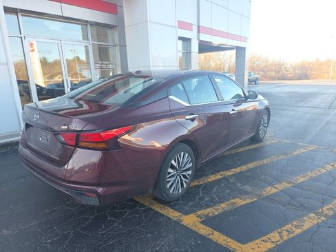 Used 2024 Nissan Altima 2.5 SV image 3