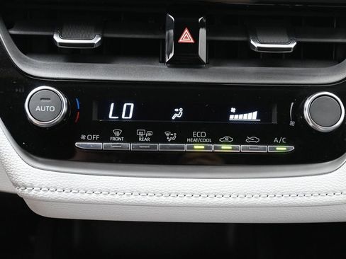 Certified 2025 Toyota Corolla SE FWD image 20