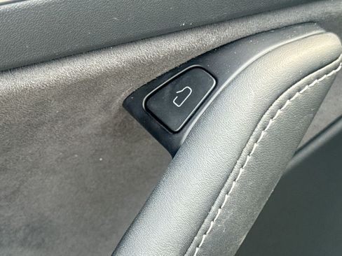 Used 2024 Tesla Model Y Performance AWD/4WD image 13
