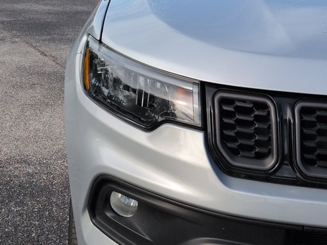 Used 2025 Jeep Compass Latitude w/ Altitude Special Edition AWD/4WD image 9