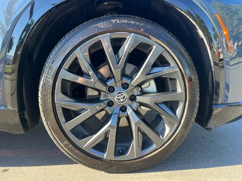 Used 2025 Toyota Crown Signia AWD/4WD image 30