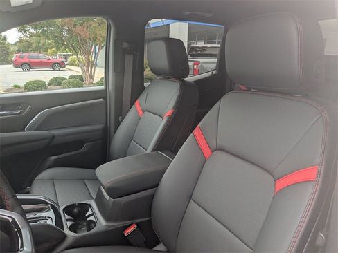 Certified 2025 Chevrolet Colorado Z71 w/ Z71 Convenience Package 2 image 14