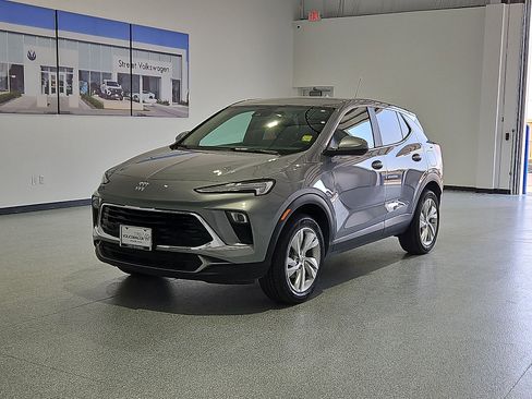 Used 2024 Buick Encore GX Preferred AWD/4WD image 4