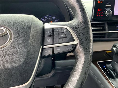 Used 2021 Toyota Sienna LE image 23