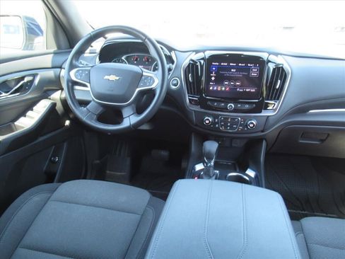 Used 2022 Chevrolet Traverse LT FWD image 13