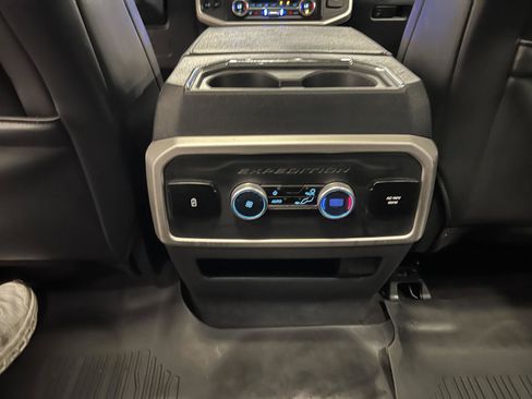 Used 2023 Ford Expedition XLT AWD/4WD image 29