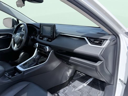 Used 2019 Toyota RAV4 XLE Premium FWD image 45