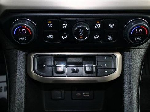 Used 2023 GMC Acadia Denali image 21