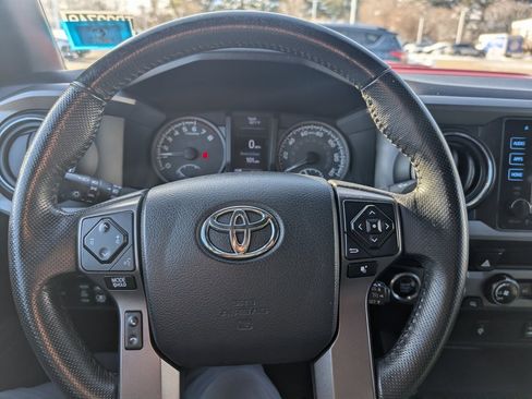 Used 2017 Toyota Tacoma TRD Sport image 22