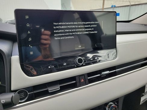 New 2025 Mitsubishi Outlander AWD image 13