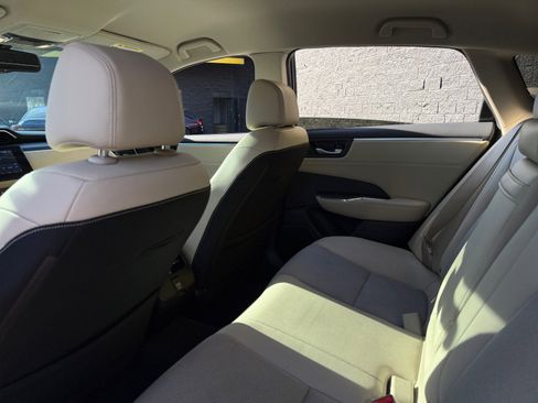 Used 2019 Honda Clarity Plug-In Hybrid image 16