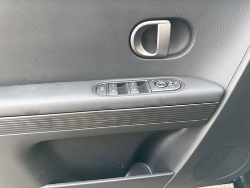 Used 2025 Hyundai Ioniq 5 SEL image 18