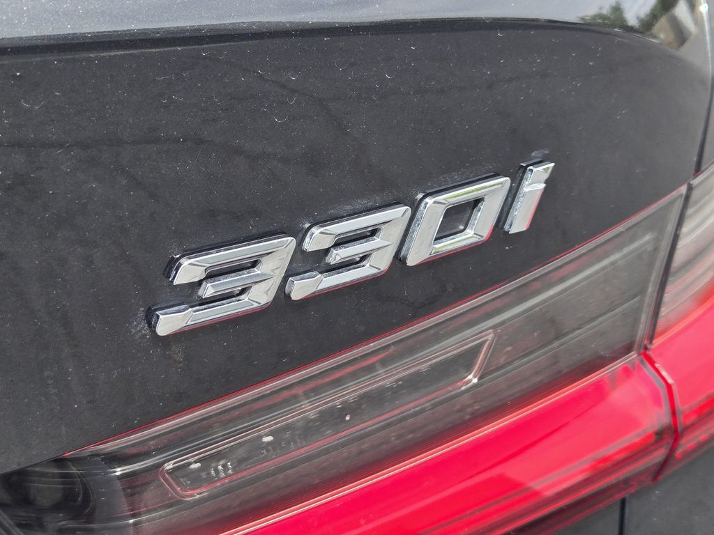 Used 2020 BMW 330i xDrive Sedan w/ M Sport Package AWD/4WD image 12