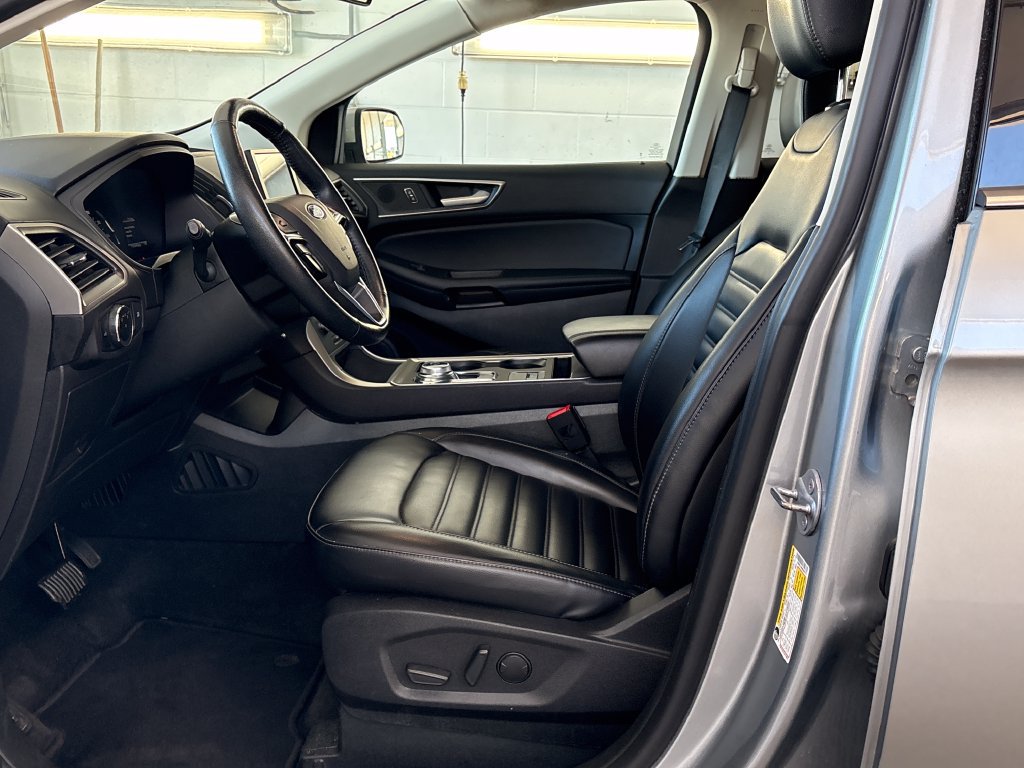 Used 2024 Ford Edge SEL AWD/4WD image 13