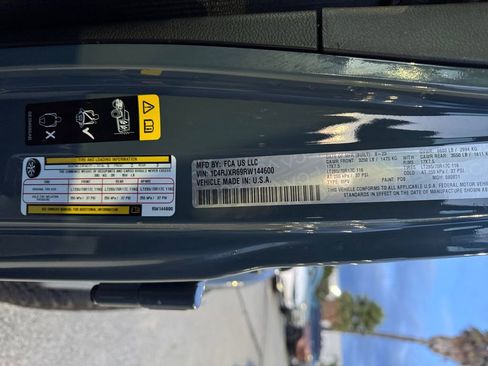 Used 2024 Jeep Wrangler Unlimited Rubicon 4xe image 37