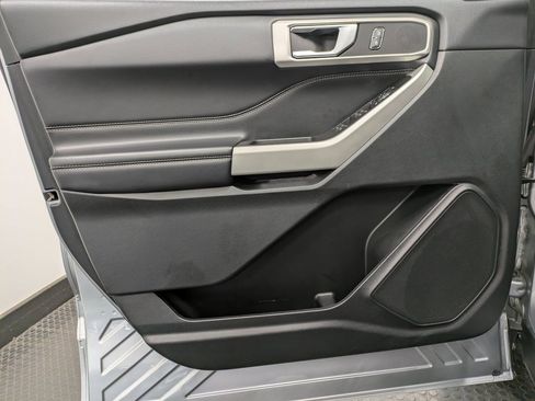 Used 2022 Ford Explorer XLT w/ Class IV Trailer Tow Package image 8