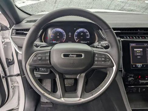 Certified 2023 Jeep Grand Cherokee Altitude AWD/4WD image 14