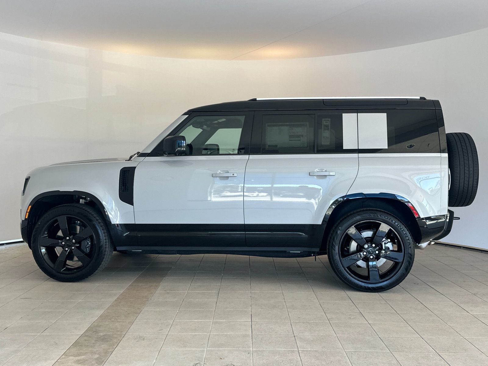 New 2026 Land Rover Defender 110 X-Dynamic SE AWD/4WD image 3