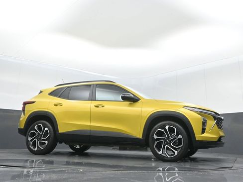 Used 2024 Chevrolet Trax RS w/ Sunroof Package image 29