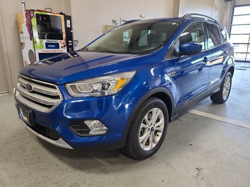 Used 2019 Ford Escape SEL image 2