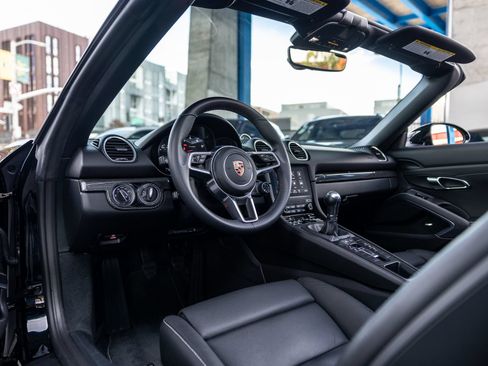 Certified 2024 Porsche 718 Boxster RWD image 4