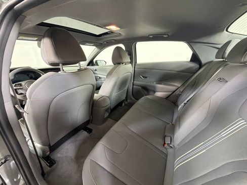 Certified 2025 Hyundai Elantra SEL FWD image 27