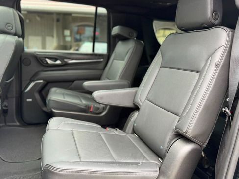 Used 2021 GMC Yukon XL Denali w/ Denali Premium Package AWD/4WD image 15