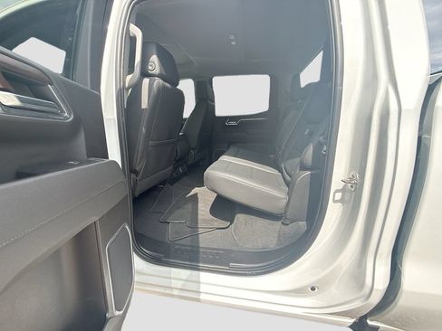 Used 2025 GMC Sierra 1500 SLT AWD/4WD image 26