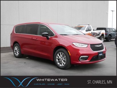 New 2026 Chrysler Pacifica Select