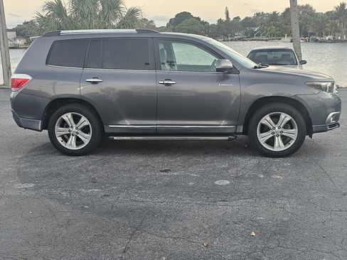 Used 2013 Toyota Highlander Limited image 17