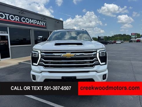 Used 2024 Chevrolet Silverado 3500 High Country w/ Technology Package AWD/4WD image 15